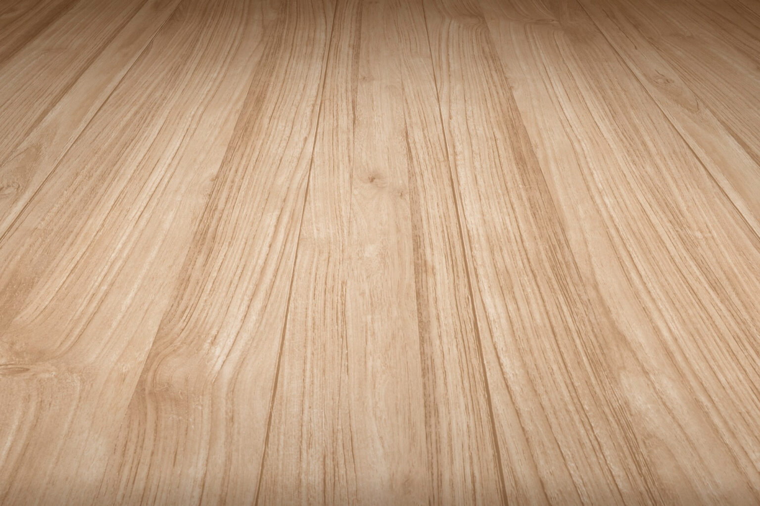 Detalle de la superficie de madera lijada con precisión durante el servicio de acuchillado en Bilbao